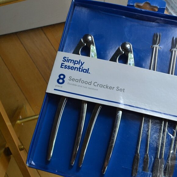 Simply Essential 8 Piece Seafood Cracker Set - Picture 2 of 7